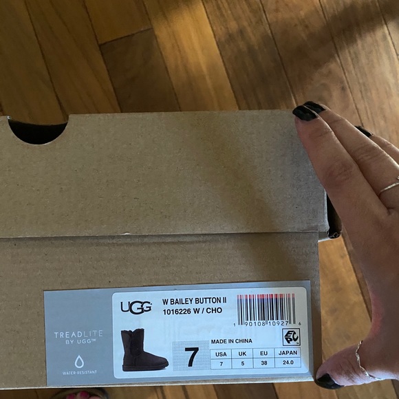 BRAND NEW! AUTHENTIC UGG bailey button short boots - Picture 5 of 5